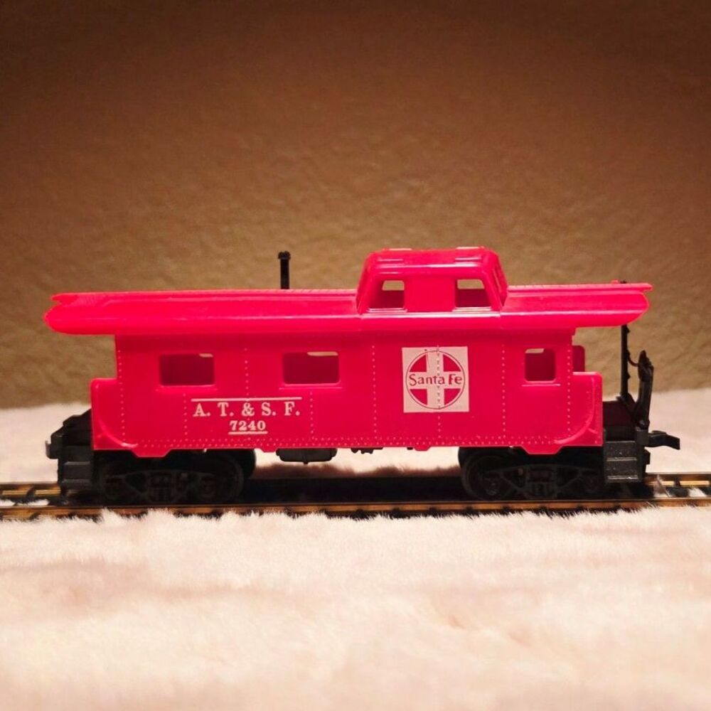 Vintage Tyco HO Scale 40' Santa Fe ATSF 7240 Cupola Caboose Train Car - Picture 3 of 6